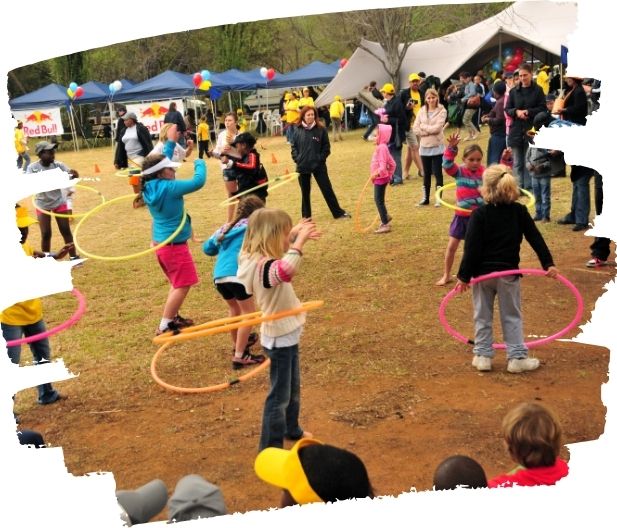 children doing hula hoop